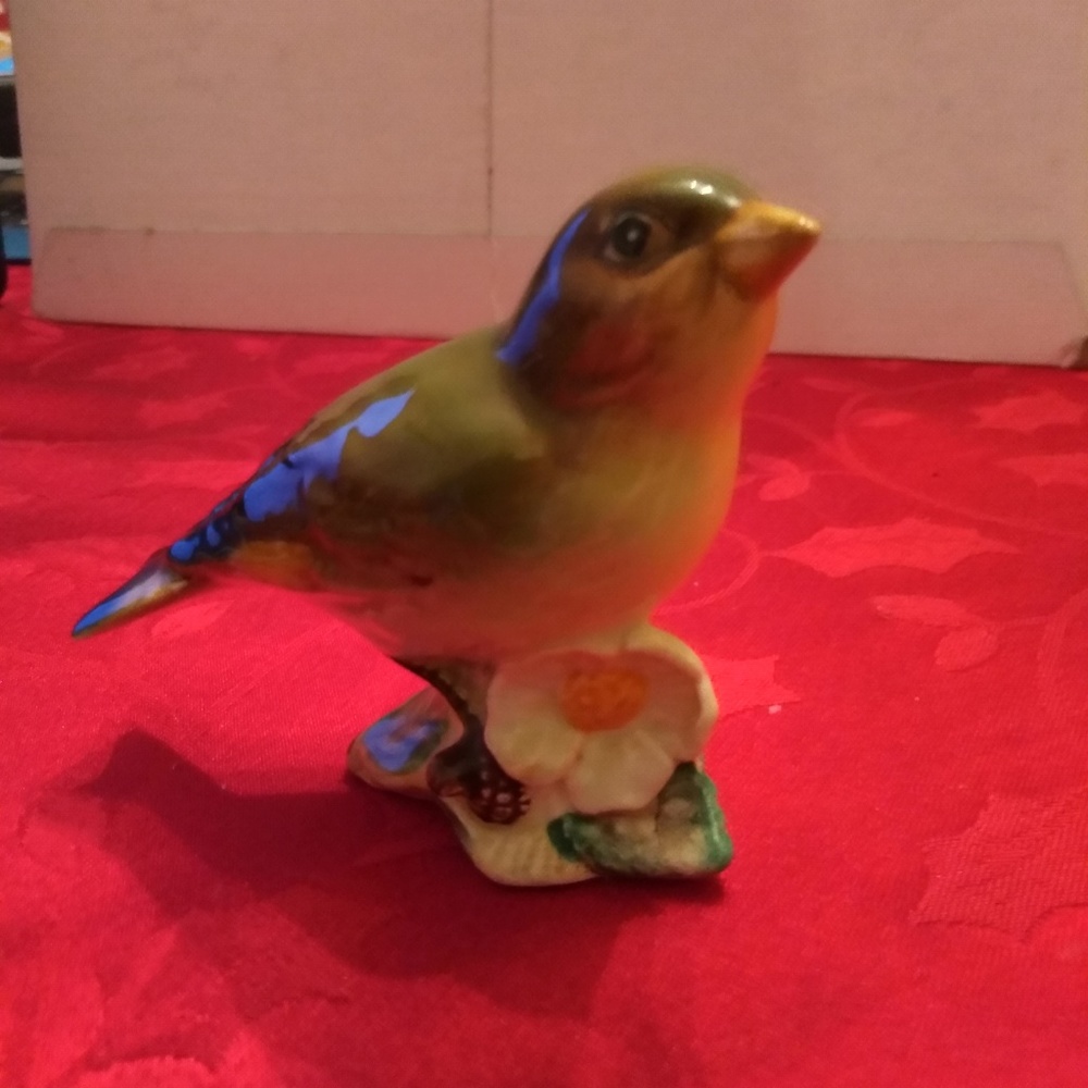 Greenfinch bird figurine by Beswick